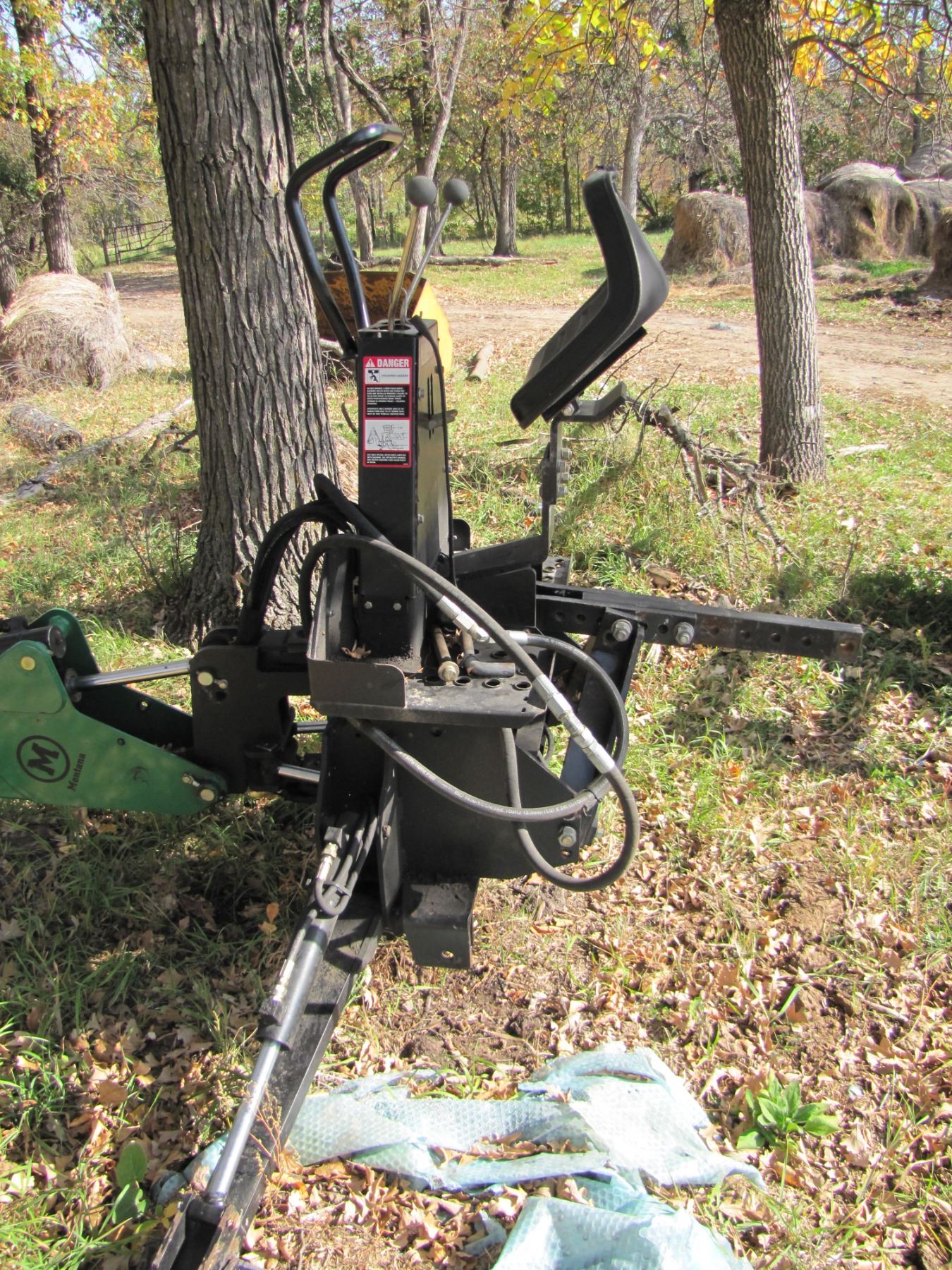 Montana backhoe; 3 point hitch; Model MB H76
