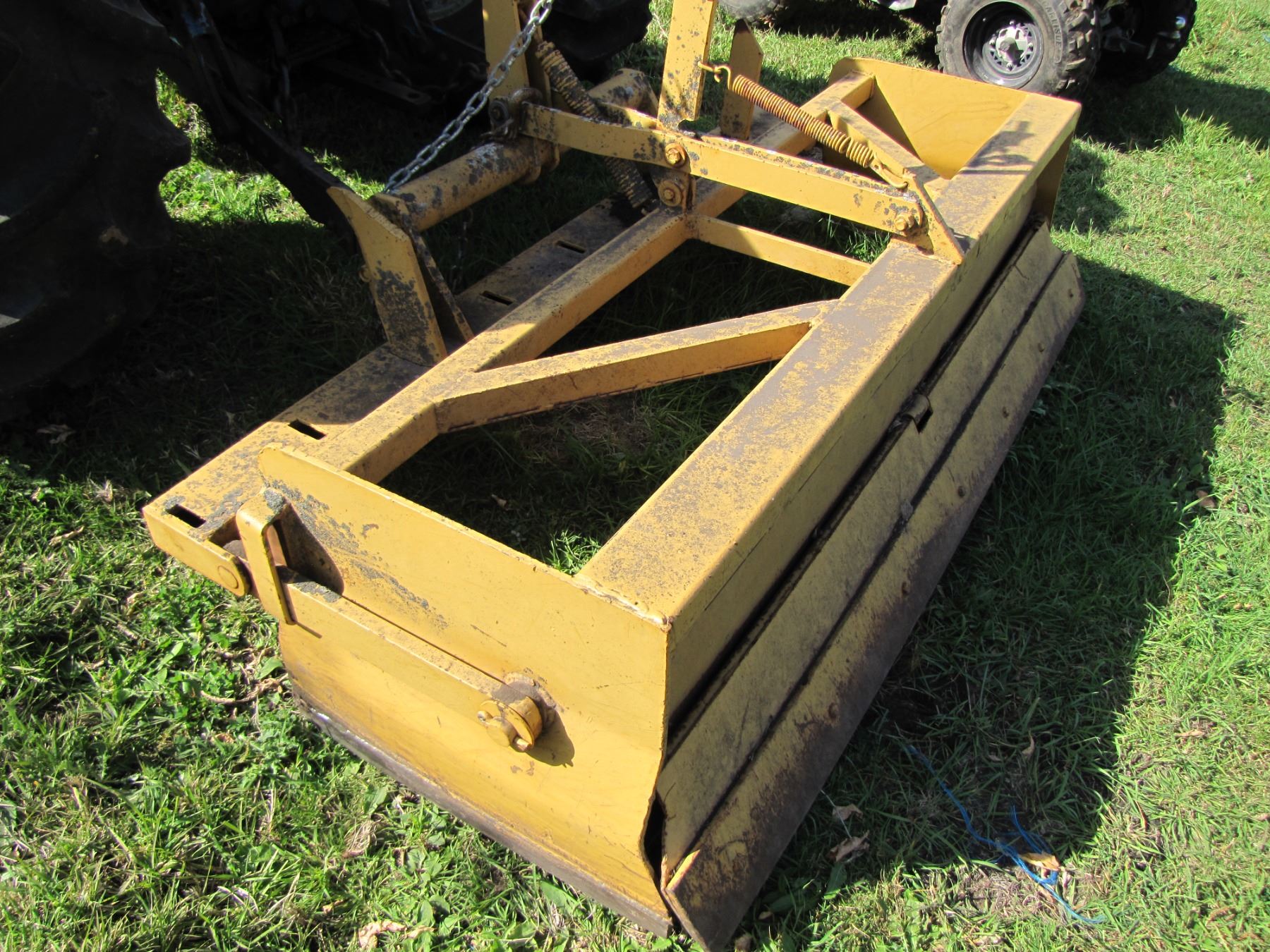 Box scraper; 3 point hitch; excellent; heavy duty