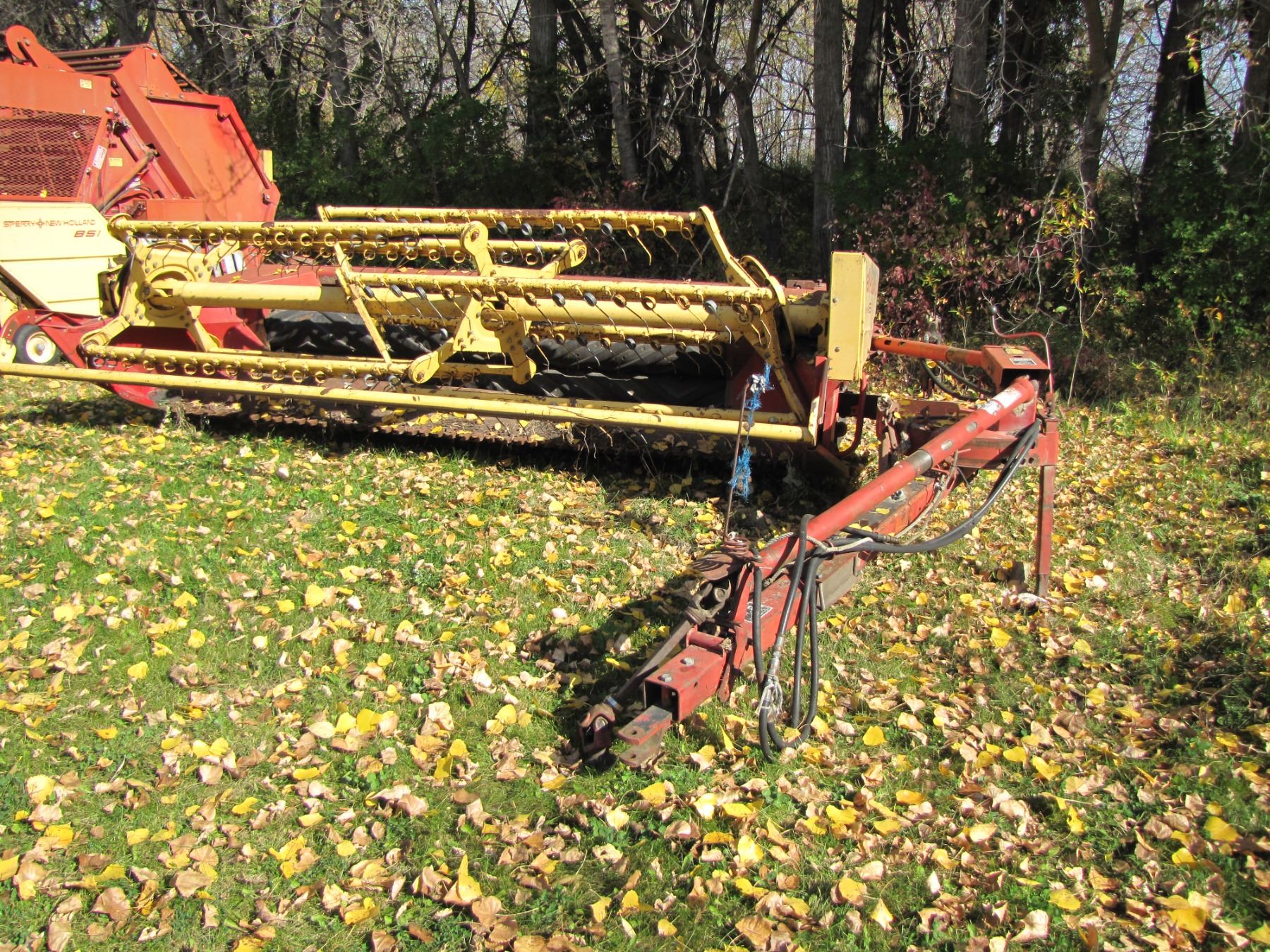 New Holland haybine 495 ; new wobble box, guards, knives ; Field ready