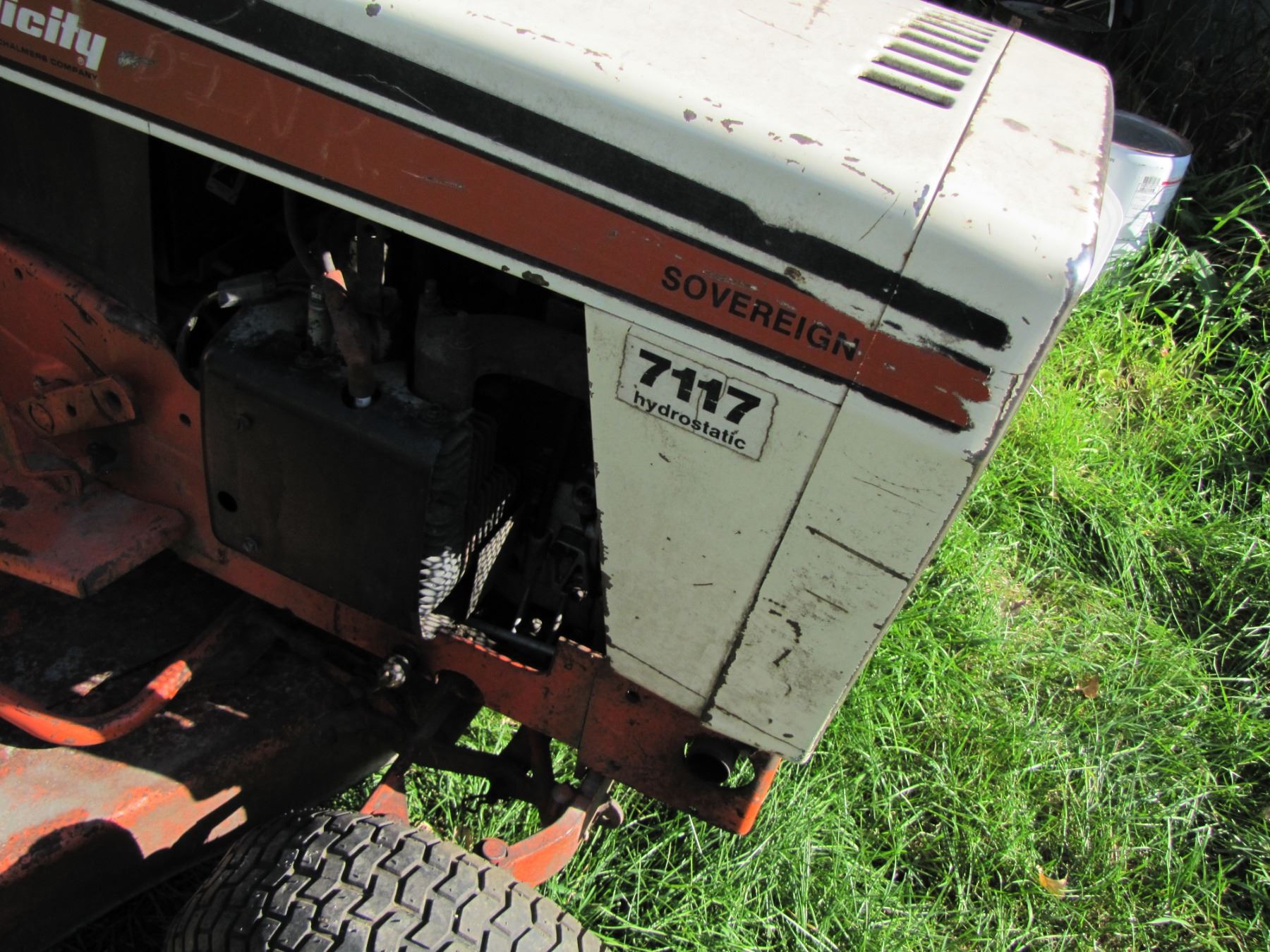 Simplicity 7117 garden tractor with attachments as pictured