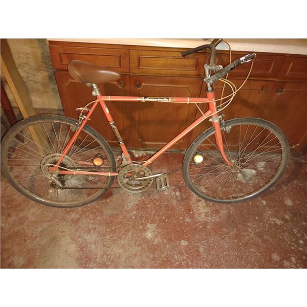 VINTAGE ROAD BIKE