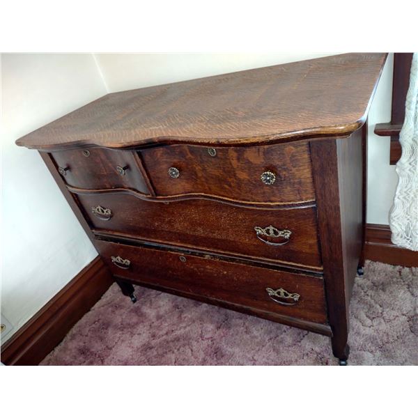 ANTIQUE OAK 4 DRAWER CHEST IN GOOD CONDITION