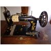 Image 4 : NEW HOME ANTIQUE SEWING MACHINE