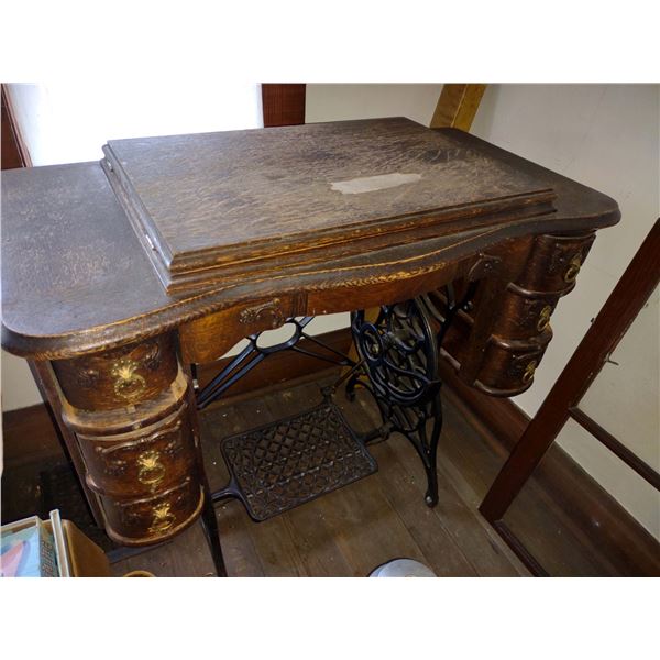 RARE ANTIQUE MINNESOTA MODEL A SEWING MACHINE