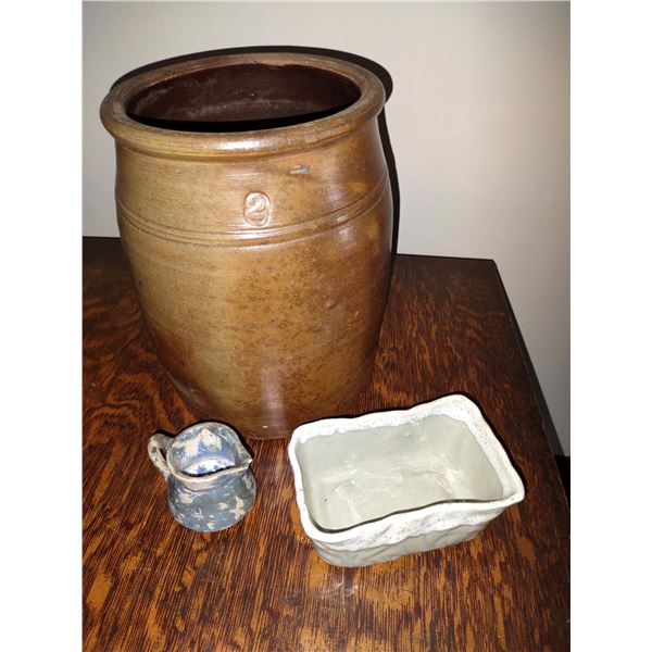 CROCK AND SPONGEWARE LOT