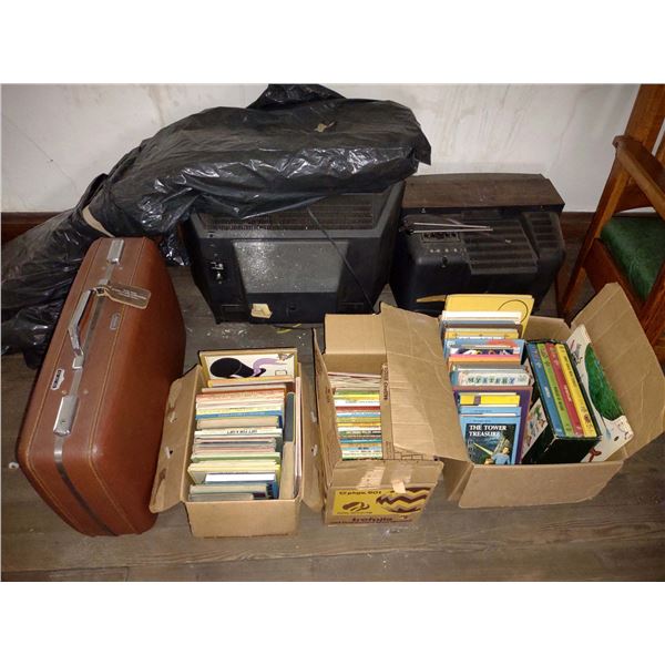 MISC. LOT OF BOOKS, VINTAGE LUGGAGE