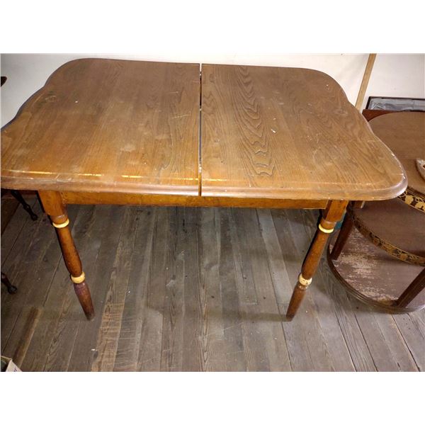 ANTIQUE WOODEN TABLE