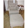 Image 1 : LOUNGE CHAIR W/OTTOMAN
