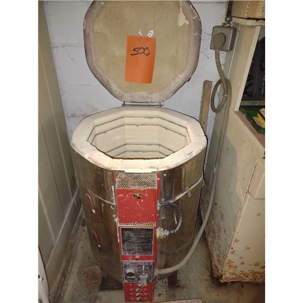 EVENHEAT KILN MODEL 6.5, RUNS, GOOD CONDITION