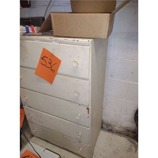 WOODEN ANTIQUE 5 DRAWER CHEST W/ CONTENTS OF, TOWELS & LINENS