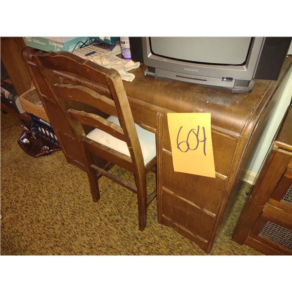 VINTAGE WOODEN KNEEHOLE DESK