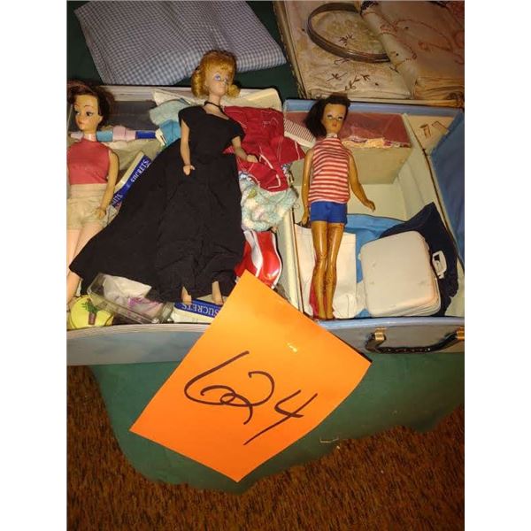 LOT OF VINTAGE BARBIE DOLLS, CLOTHING AND ACCESSORIES
