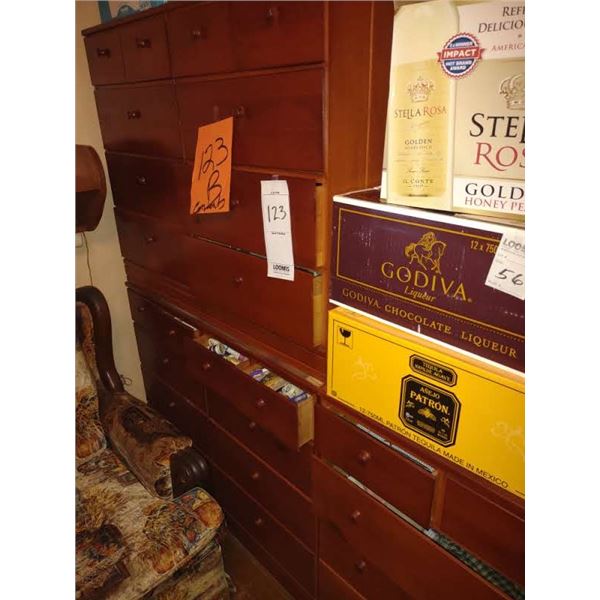 HUGE LOT OF SEWING ITEMS, THE CONTENTS OF LOT 123