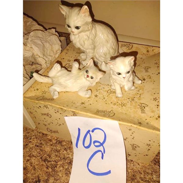 VINTAGE LEFTON PORCELAIN CERAMIC CAT & KITTENS, STAMPED 1514 & 58