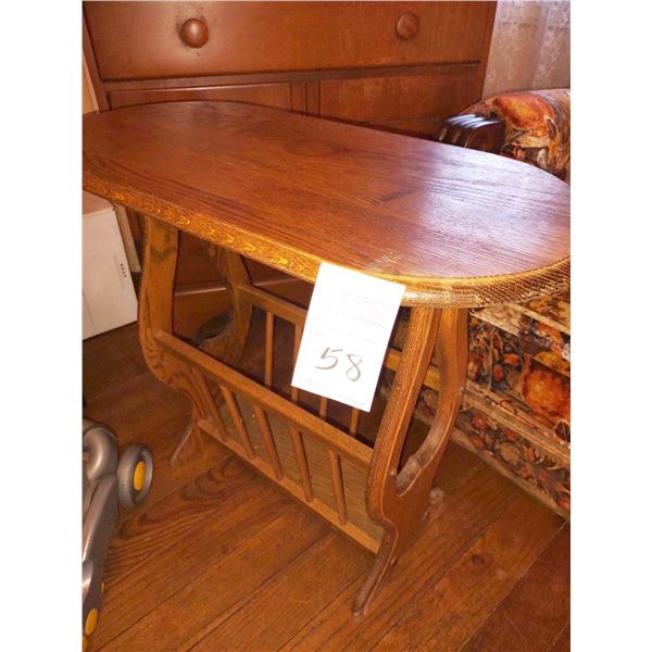 BUNDLE LOT: SOLID OAK MAGAZINE STAND, DIGITAL CAMERA, 2 TABLE LAMPS