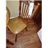 Image 2 : 5 PC SOLID OAK DINETTE SET / 4 OAK SIDE CHAIRS W/ SPINDLE BACK AND CUSHION SEAT