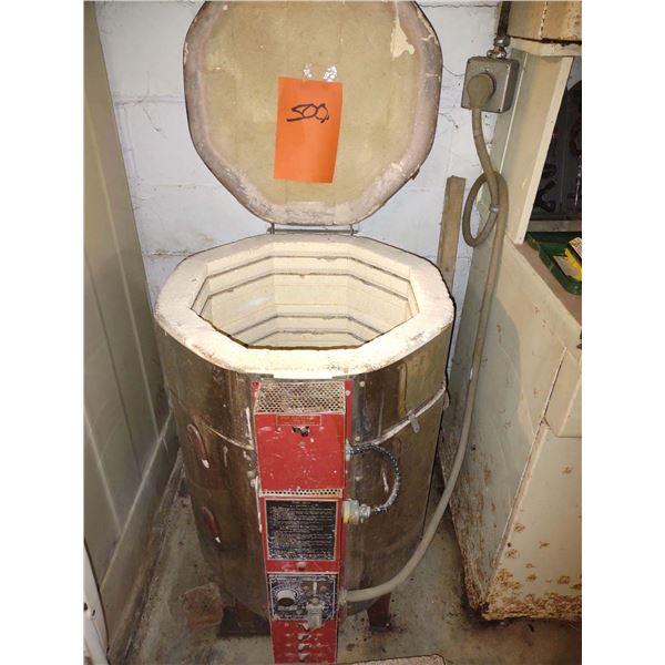 EVENHEAT KILN MODEL 6.5, RUNS, GOOD CONDITION