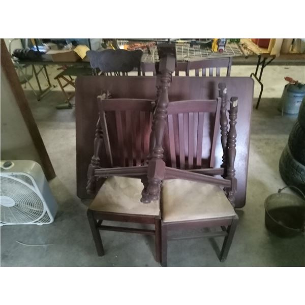 DINING ROOM TABLE W/ 5 CHAIRS