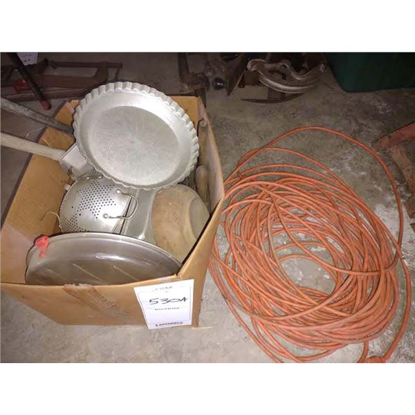 BOX OF MISC BAKING PANS
