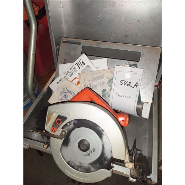 BLACK & DECKER CIRCULAR SAW W/ 2 EXTRA BLADES