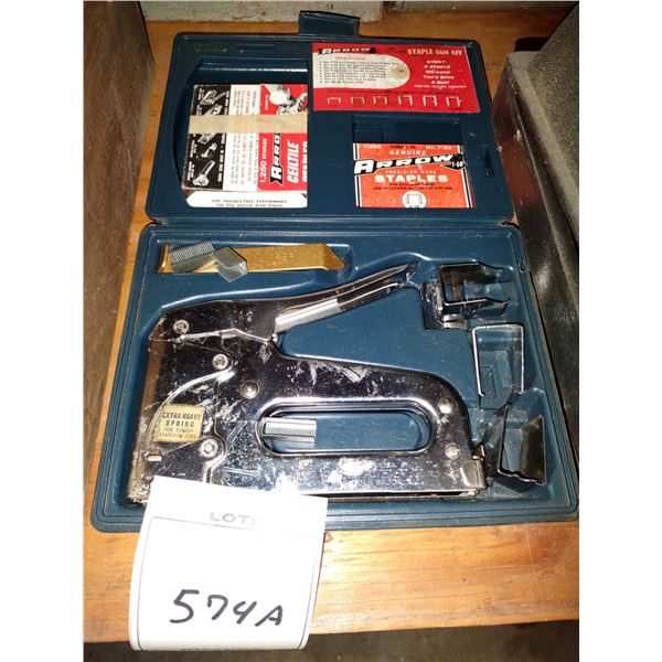 STAPLE GUN IN CASE W/ STAPLES