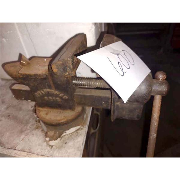 CRAFTSMAN SWIVEL BASE BENCH VISE, ANVIL & NUT BUSTER