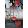 Image 3 : 3 - Shovels, 1 Kid Size