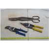 Image 1 : 3 Pairs of Shears  - 2 sm. 1 Large
