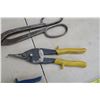 Image 3 : 3 Pairs of Shears  - 2 sm. 1 Large