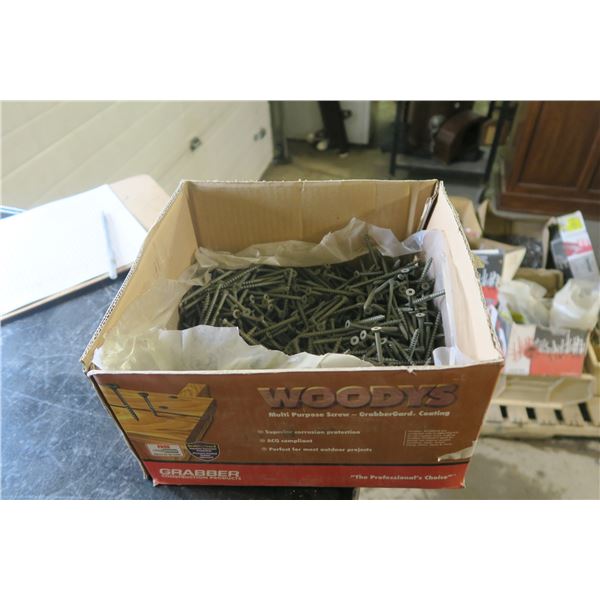 Approx. 500 Count of #10x3-1/2" Green Screws