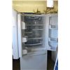 Image 2 : GE Fridge/Freezer w/ Ice Maker - 30.5W x 33D x 68T in.