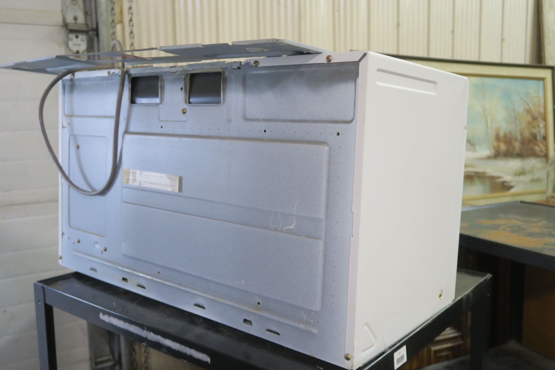 GE Microwave Spacemaker XL1400 - 14.5D x 30W x 16T in. - Schmalz Auctions