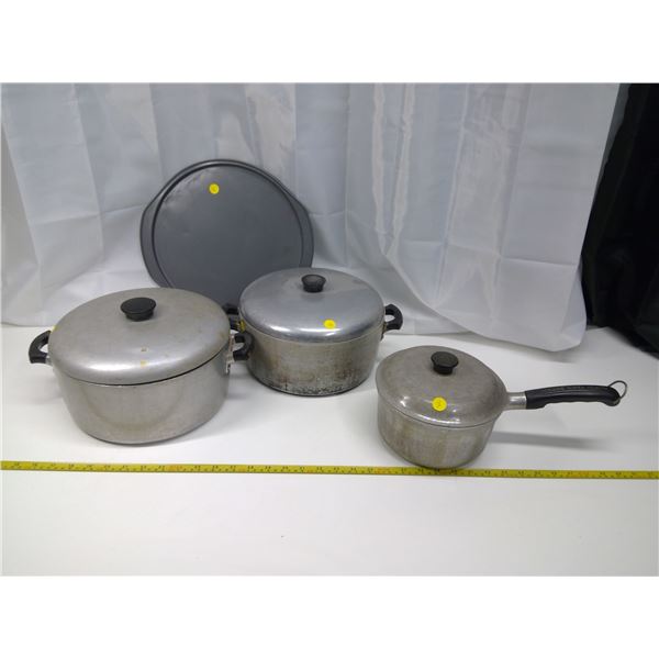 3 Cooking Pots w/ Lids and Pizza Pan