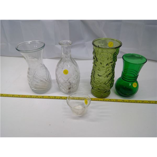 4 Glass Vases (Clear and Green) and Pyrex Dish