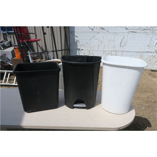 3 Plastic Garbage Cans - 20-30L