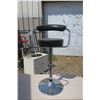 Image 1 : Modern Metal Bar Stool