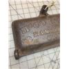 Image 2 : ANTIQUE IH MCCORMICK CAST IRON IMPLIMENT TOOL BOX LID