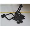 Image 2 : Cast iron frog towel holder.