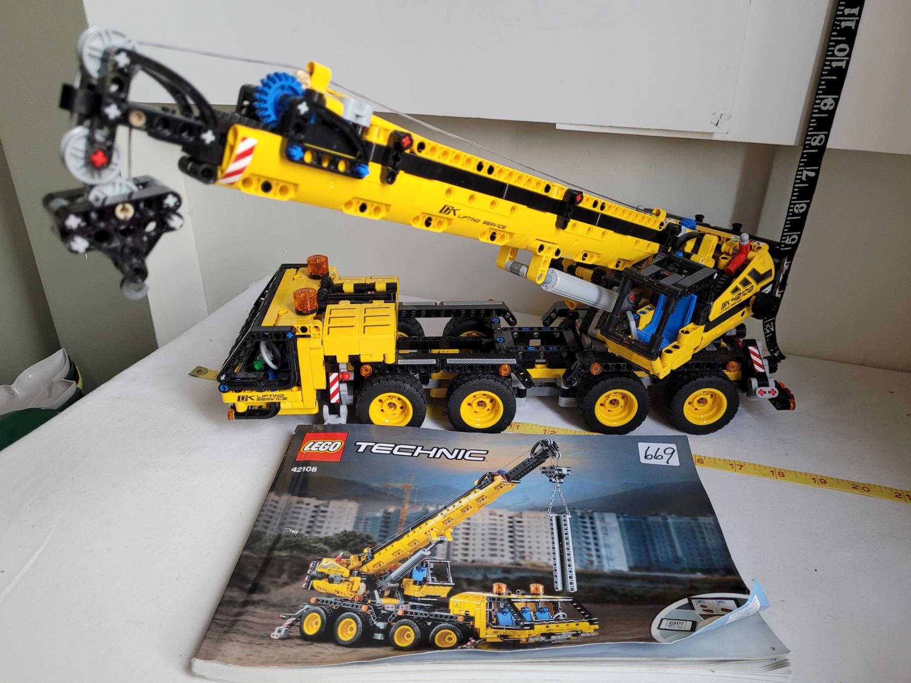 Complete Lego Lifting Service Truck.