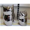Image 3 : Silver ceramic owl decor.