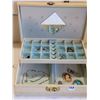 Image 2 : Vintage jewel box & jewelry.