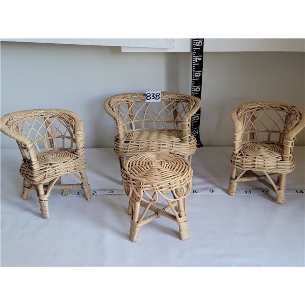 Wicker set of 4, Barbie doll Patio furniture.