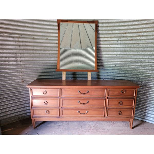 Matching #848. Canadian made 6 drawer vanity & mirror, excellent condition.