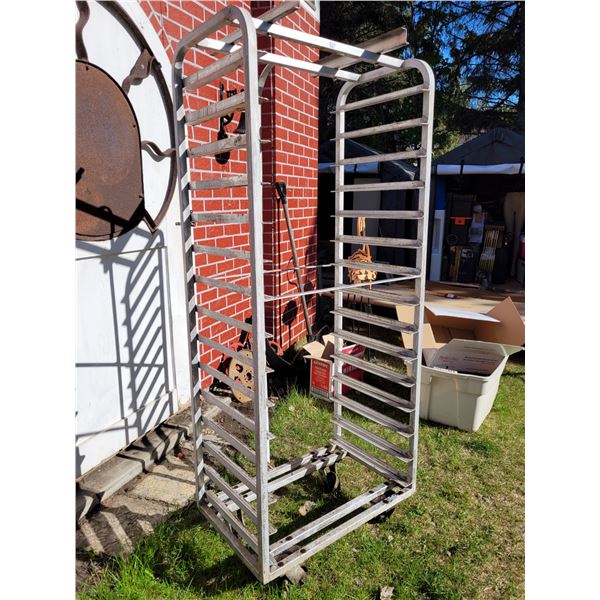 Rolling metal storage rack for trays