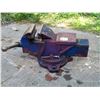 Image 2 : Small vise.
