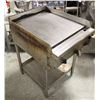 Image 2 : 2' QUEST NATURAL GAS FLAT-TOP GRIDDLE W/ STAND