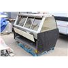 Image 2 : 6' CURVED GLASS DISPLAY WARMING CASE