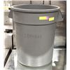 Image 1 : 20 GALLON RUBBERMAID CONTAINER