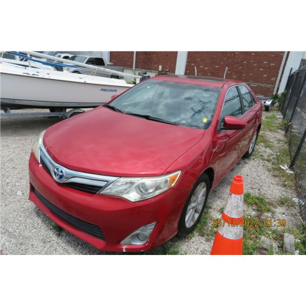 2012 Toyota Camry XLE Hybrid Sedan