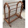 Image 2 : Gorgeous Wood Quilt Rack